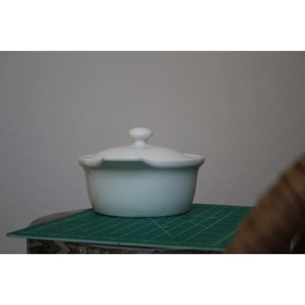 Mikasa Accent White K1000 Fine China Mini Casserole Dish with Lid Japan‎ 5.5in